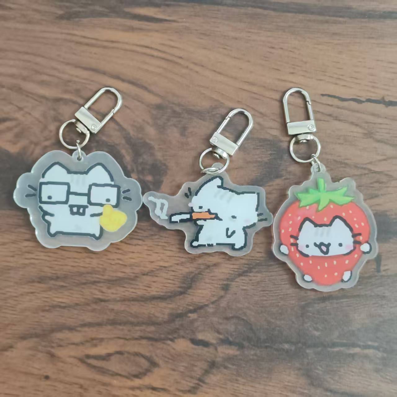 Retro Gaming Gifts - 2D フラットピクセル猫キーホルダー - レトロゲームの雰囲気と赤面デザインの光沢アクリルチャーム